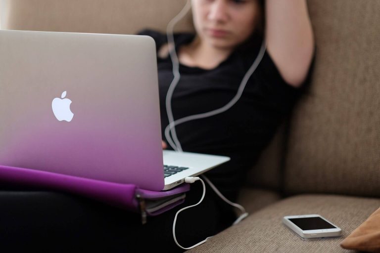 8 solutions for MacBook Camera not working